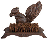 Esschert Design Schuhabstreifer, Fußabtreter Motiv Eichhörnchen aus Gusseisen mit Bürste, ca. 25 cm x 16 cm x 18 cm Eichhörnchen