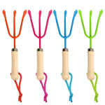 Rivanto® Kinderhandharke aus Metall, mit Holzgriff, Aufhängeöse, Kinder Gartenschaufel, Gartenwerkzeug, farbig sortiert, Farbwahl nicht möglich 