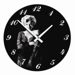 Rivanto® Wanduhr mit einem Durchmesser von 34 cm, mit dem Motiv Marilyn Black 