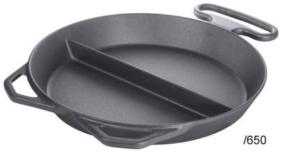 Contacto Eisenguss-Riesenpfanne 80 cm Durchmesser mit Mittelsteg, einem großen angegossene Doppelgriff und einem abnehmbaren Griff 