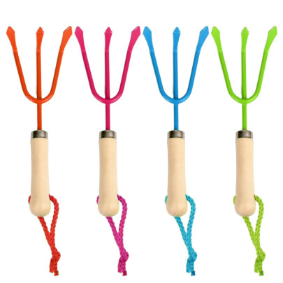 Rivanto® Kinderhandharke aus Metall, mit Holzgriff, Aufhängeöse, Kinder Gartenschaufel, Gartenwerkzeug, farbig sortiert, Farbwahl nicht möglich 