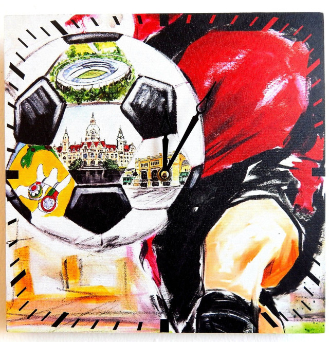 Rivanto® Wanduhr mit dem Motiv Fußball, 30 x 30 cm