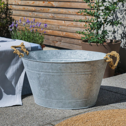 Esschert Design Gartenwanne, Pflanzwanne in grau aus verzinktem Metall, 30  Liter, ca. 47,5 cm x 38,4 cm x 26,2 cm : : Garten